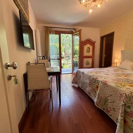 Residenza Fontana Del Ferro 招待所 4*